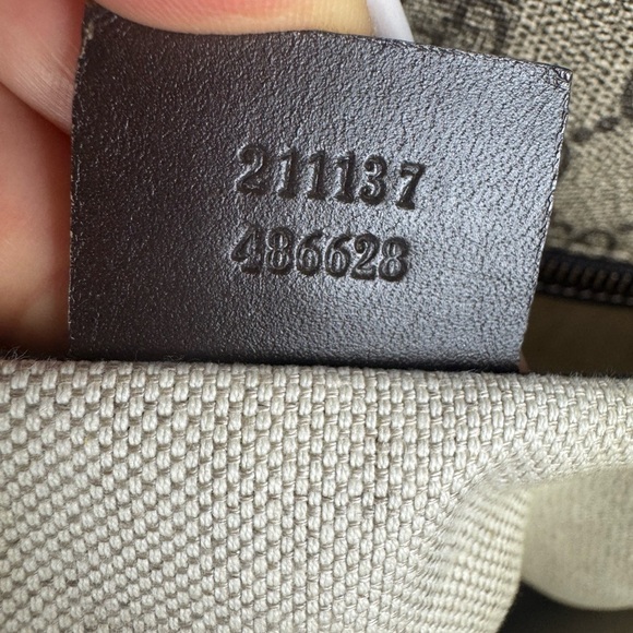 GUCCI GG Supreme Monogram Medium Zippered Shopping Tote Dark Brown. - Picture 11 of 16